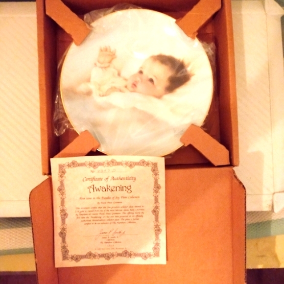 "Awakening" plate Hamilton Collection - Picture 2 of 2